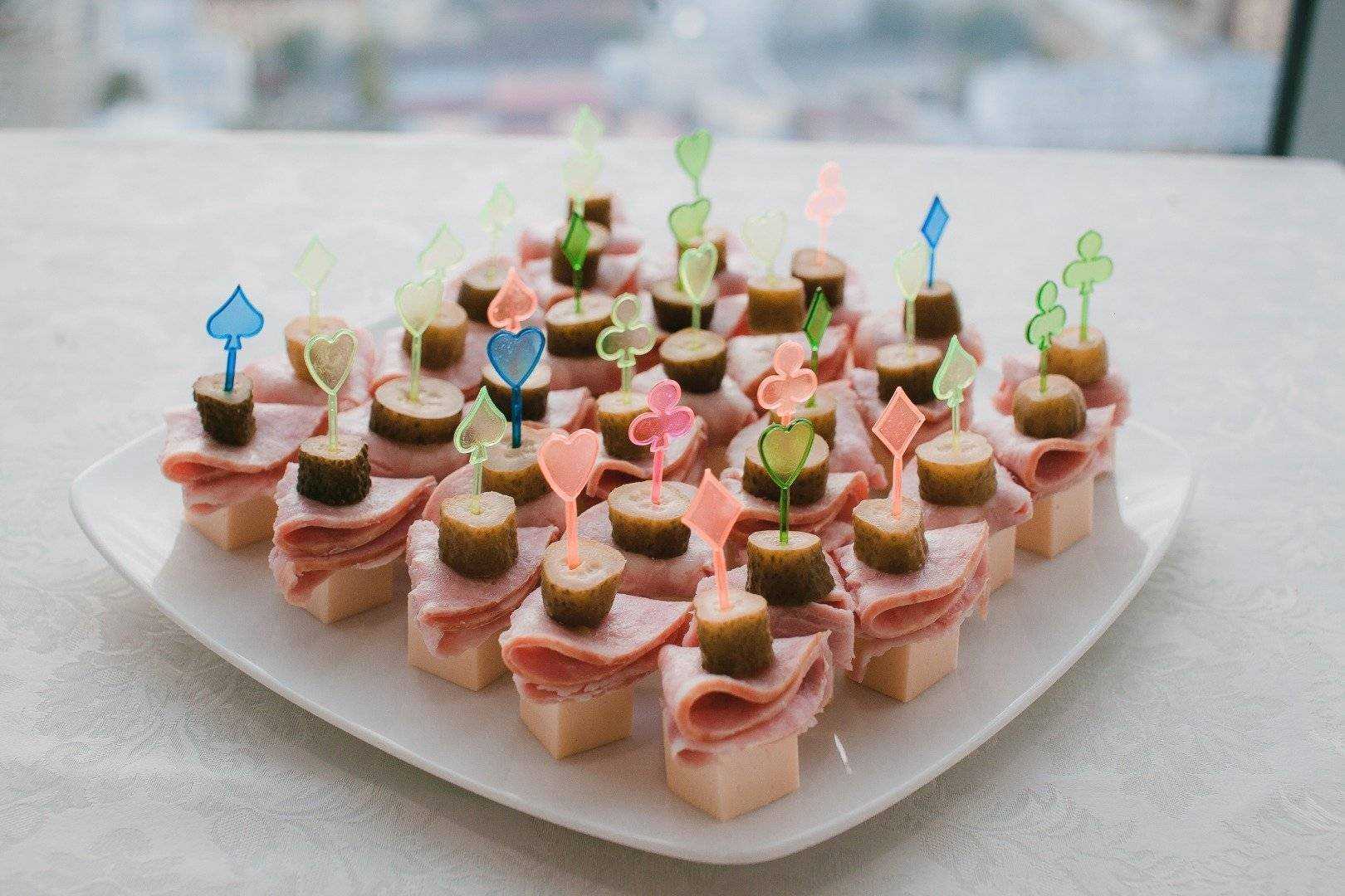 Канапе на праздничный стол, рецепты с фото — новогодние, детские, на день рождения