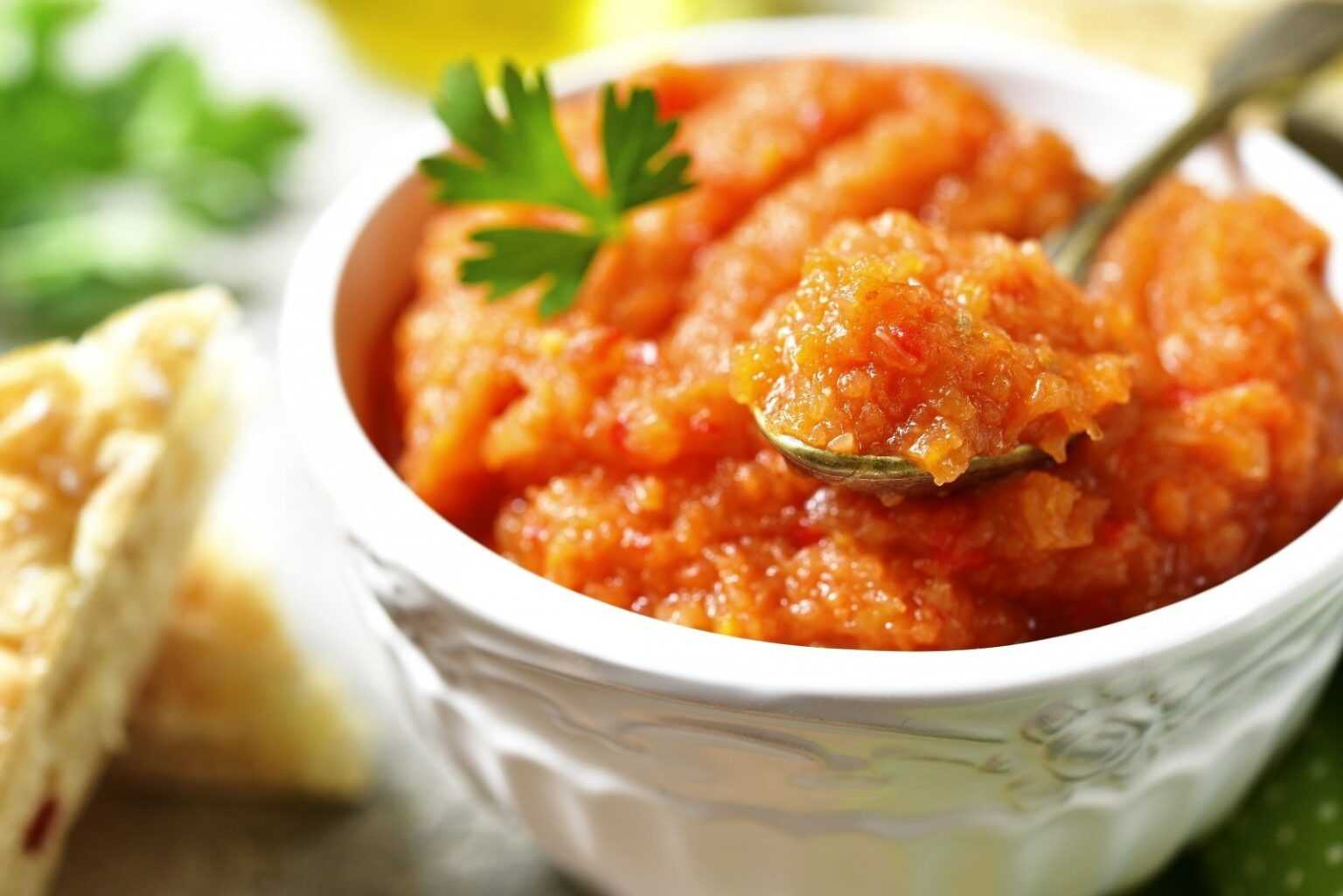 Салаты с клубникой - рецепт приготовления в домашних условиях
