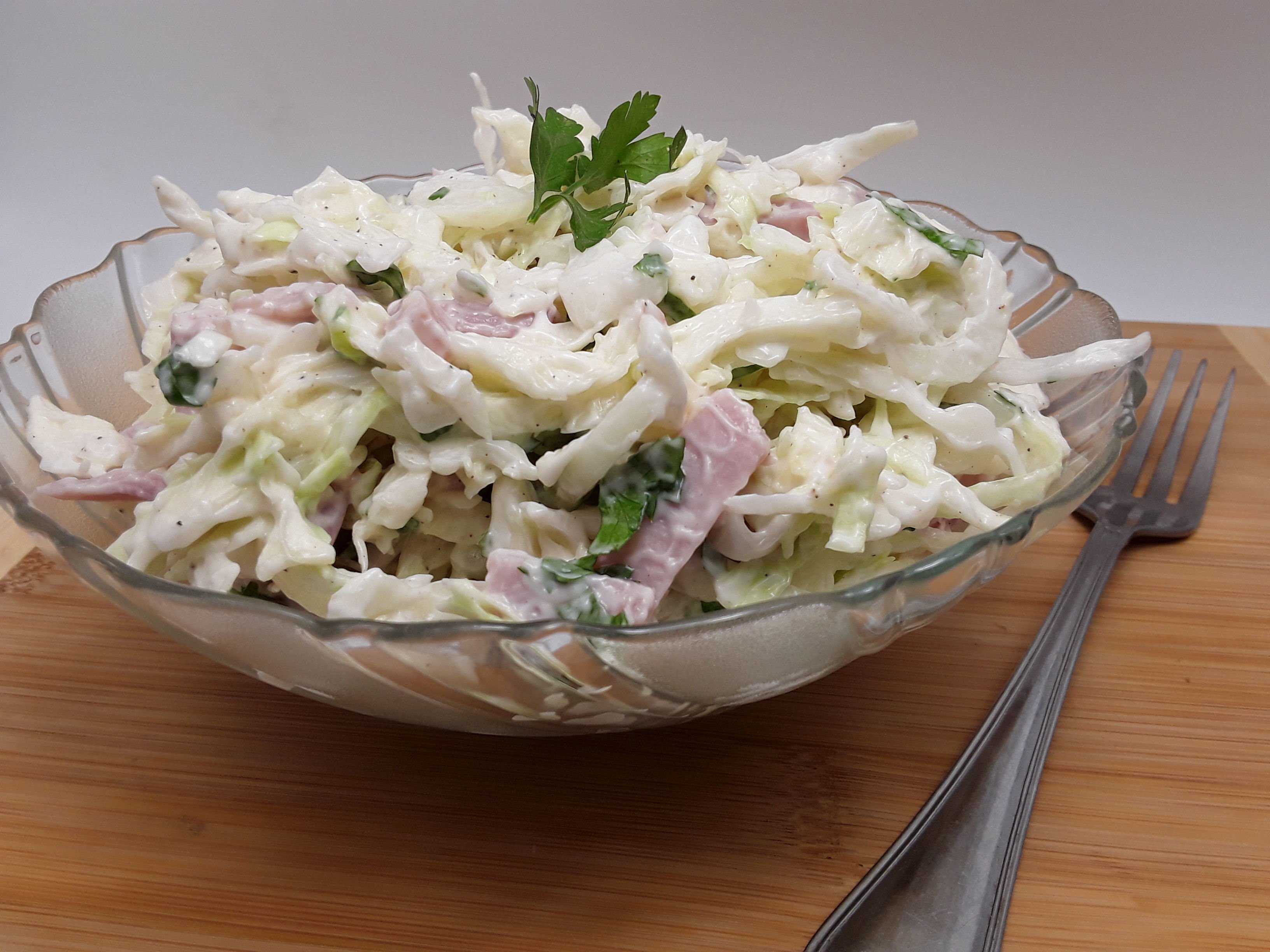 Салат с пекинской капустой и колбасой копченой – 8 рецептов