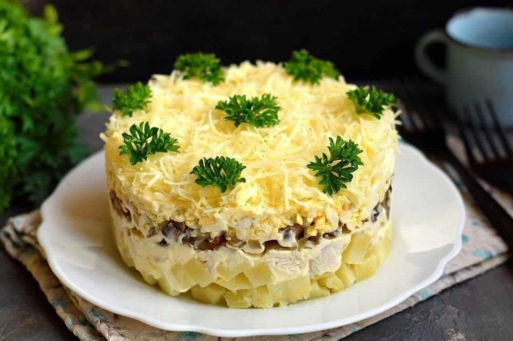 Салаты с маринованными грибами - 20 простых и вкусных рецептов