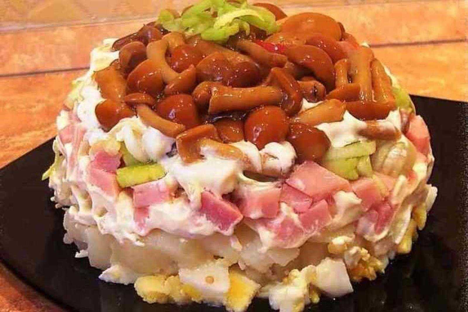 Вкусные салаты с маринованными грибами опятами: фото, простые рецепты приготовления грибных закусок