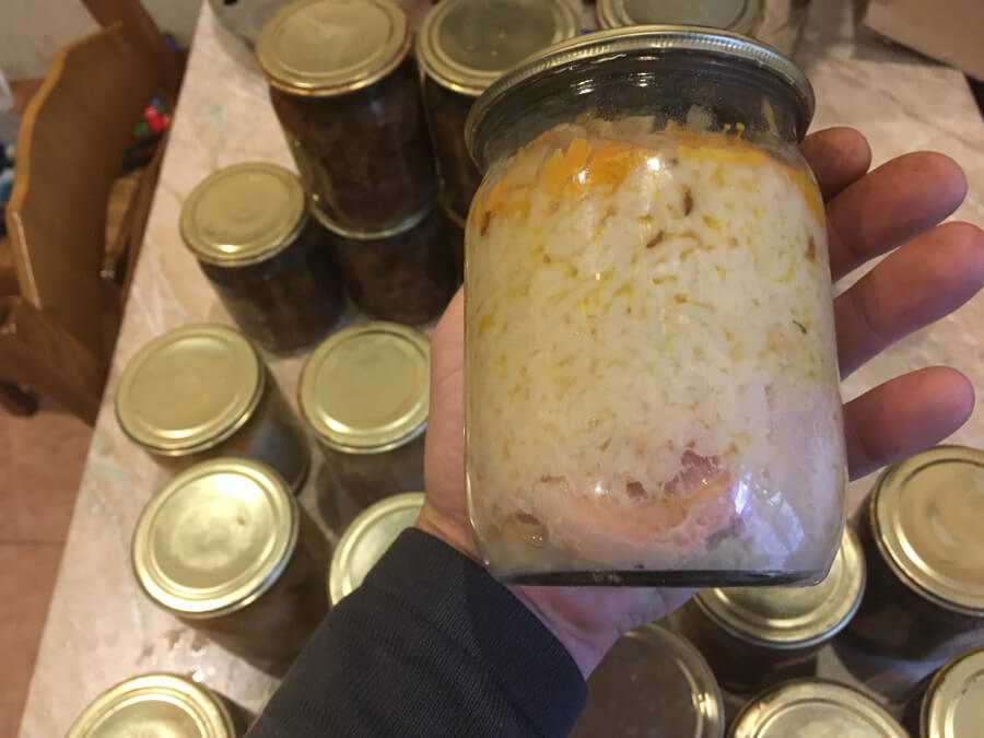 Салат завтрак туриста с рисом на зиму