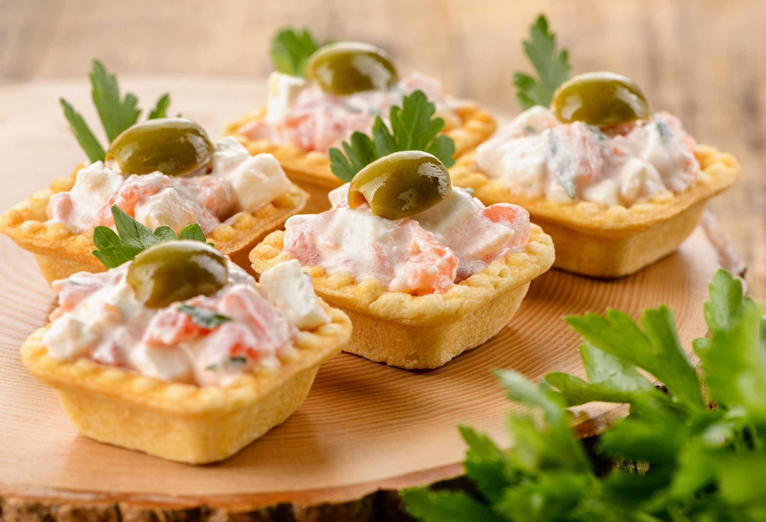 Вкуснейшие праздничные тарталетки со скумбрией и сыром Украсят и станут изюминкой вашего стола Готовятся просто А пошаговый рецепт с фото, поможет вам