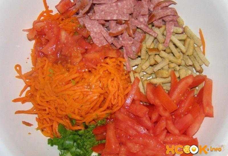 Салат корейская морковь с копченой колбасой сыр яйца