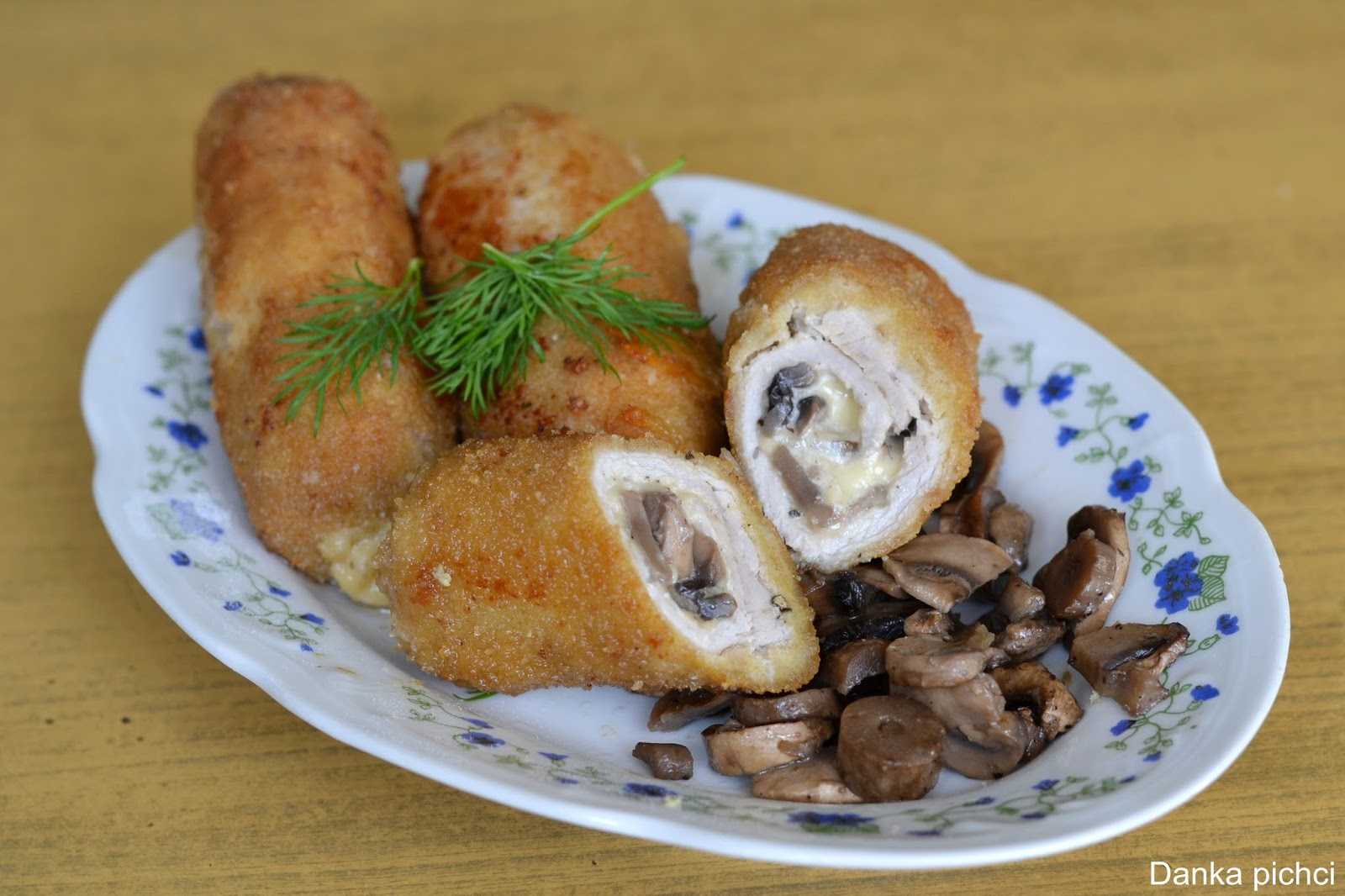 Рулетики из свинины с начинкой в духовке