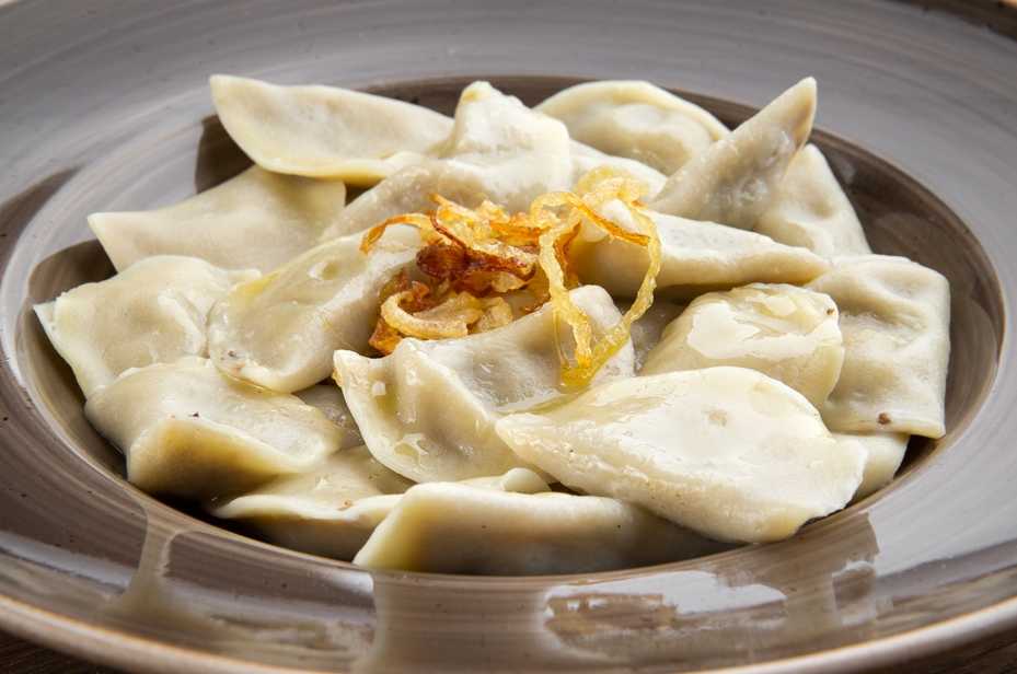 Фарш на пельмени — сочный и вкусный: 10 рецептов начинки для домашних пельменей