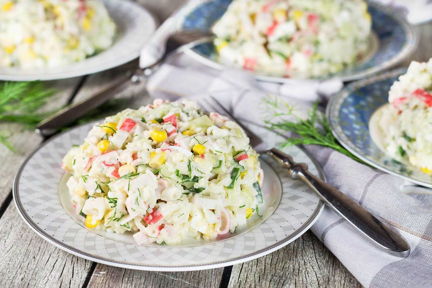 Новые салаты с крабовыми палочками – 6 вкусных и простых рецептов с фото