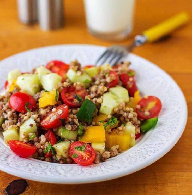 Салат на зиму с гречкой и овощами: рецепт