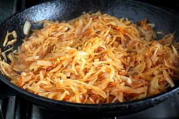 Тушеная капуста с мясом «семейный секрет»: рецепт с фото