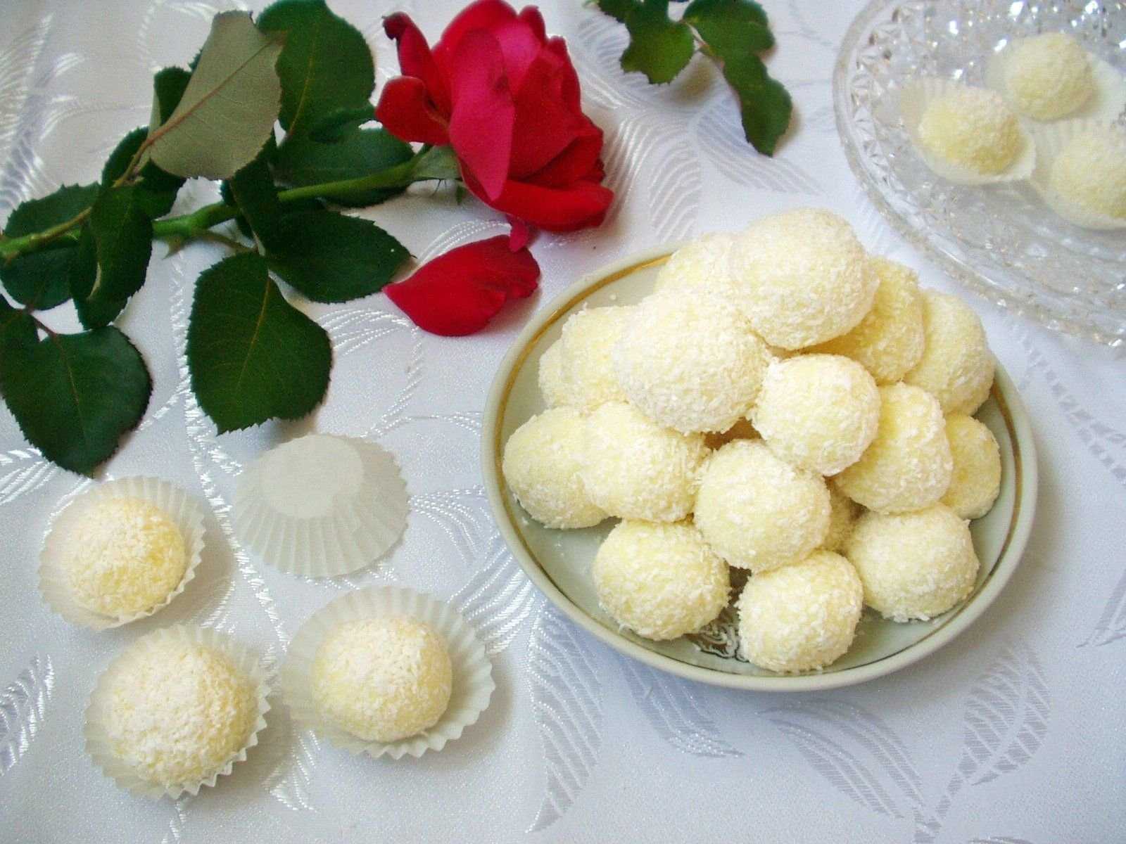 Кокосовое печенье рафаэлло. торт из печенья «рафаэлло» (без выпечки) — просто бомба! конфеты рафаэлло своими руками в домашних условиях рецепт с черносливом