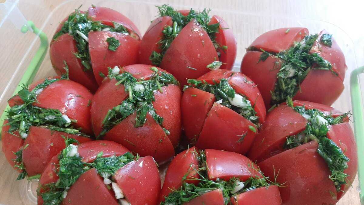 Аджика из помидоров и чеснока : 8 классических рецептов вкусной аджики