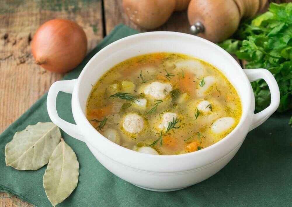 Простой, вкусный суп с фрикадельками из фарша с вермишелью или рисом