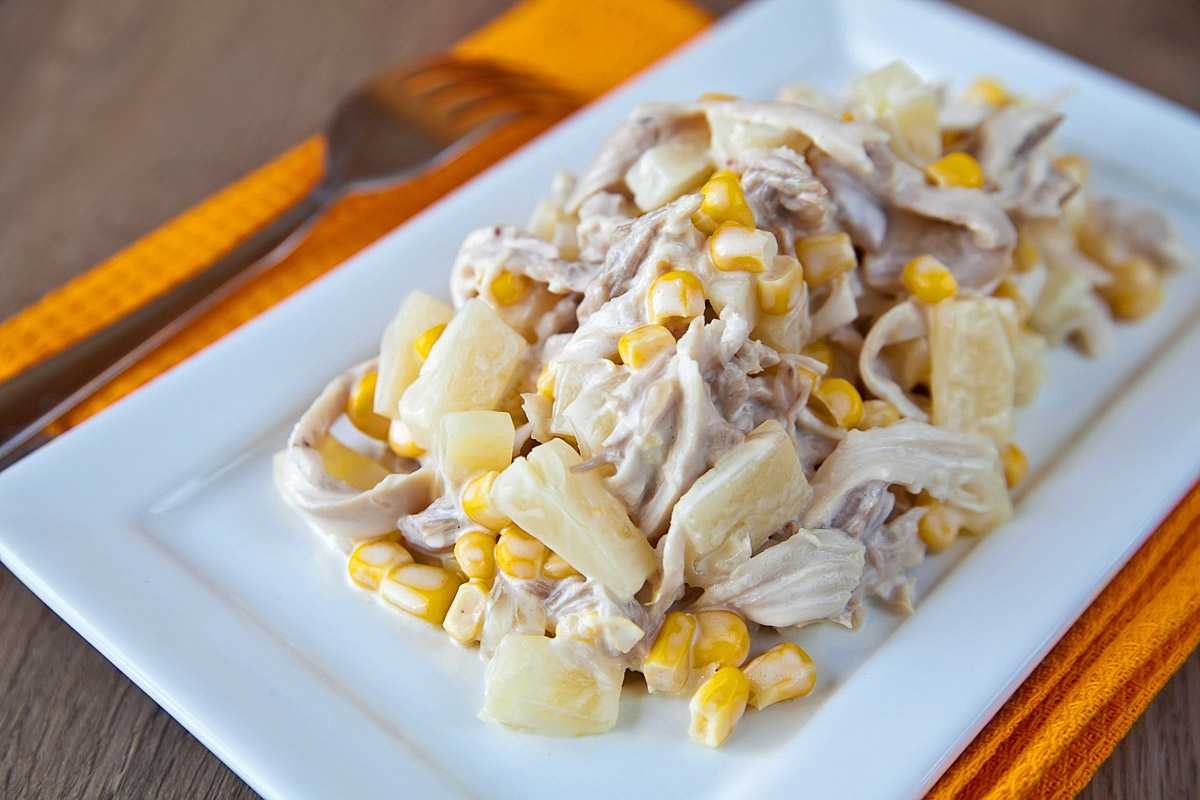 Салат с курицей и ананасами: классические рецепты очень вкусных салатов