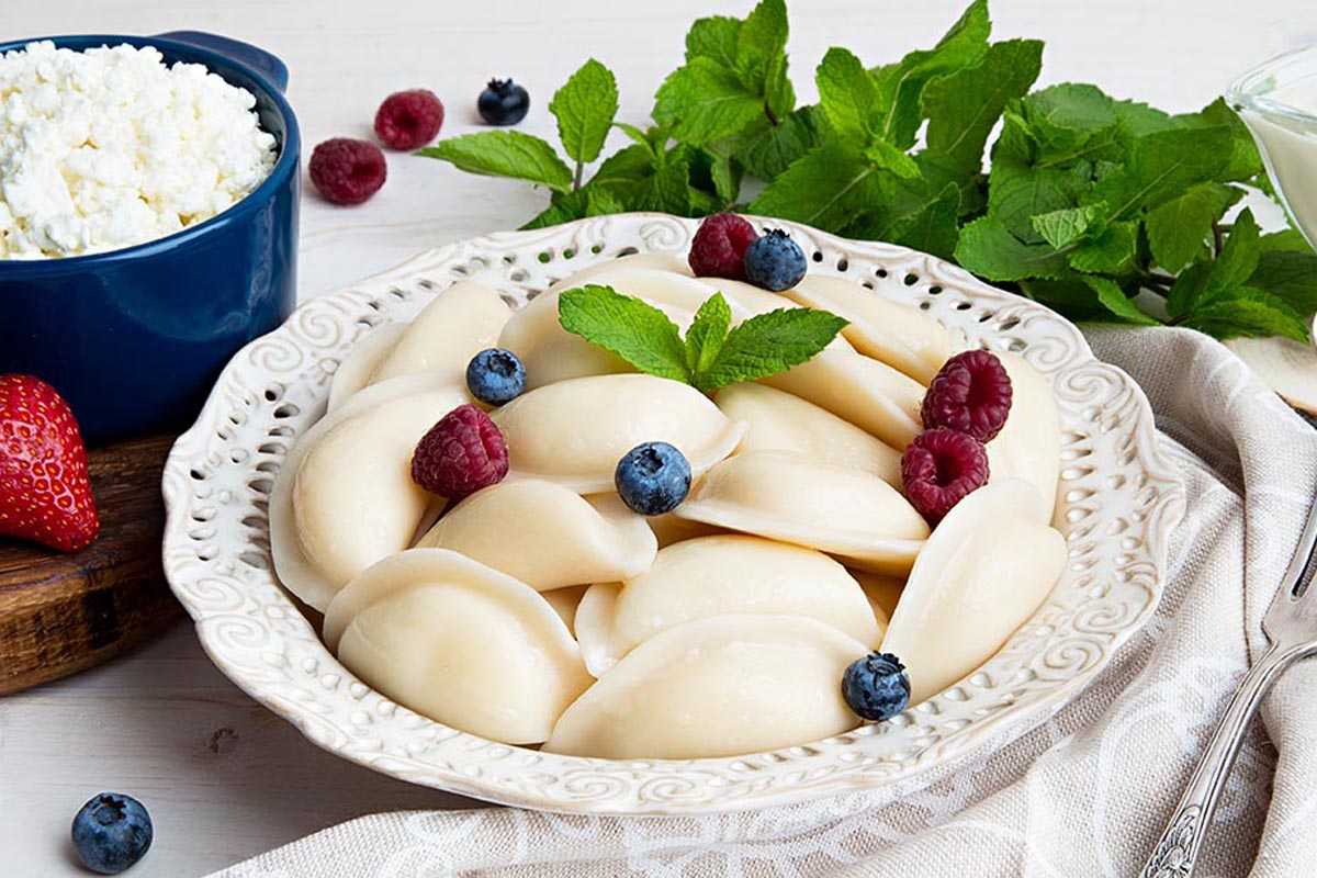 Тесто для вареников — отличная основа для кулинарного творчества: рецепт с фото