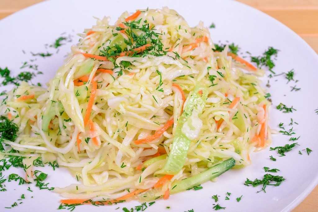 Салаты из свежей капусты как в столовой. попробуйте, очень вкусный салат! 