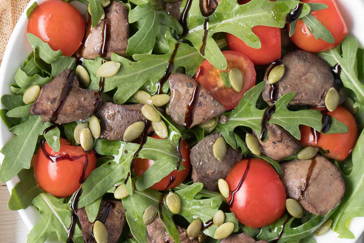 Салат с куриной печенью - 28 домашних вкусных рецептов приготовления