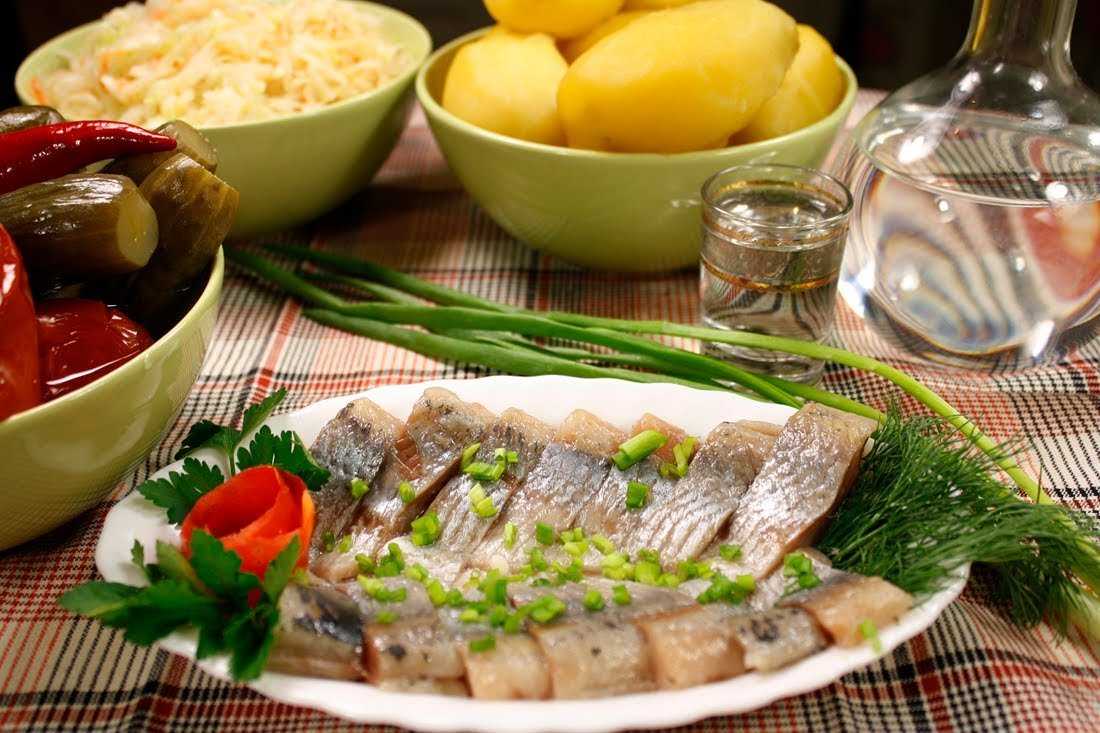 Салат с сельдью: 18+ рецептов с фото простые, вкусные и быстрые