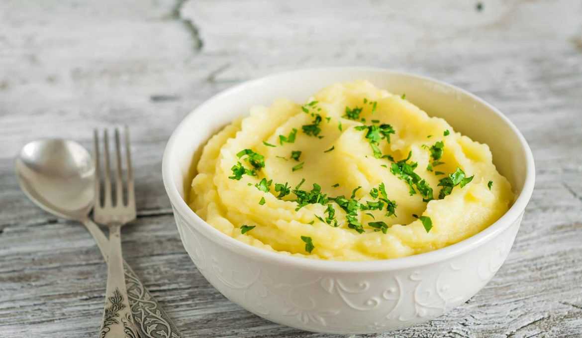 Картофельное пюре с чесноком и зеленым луком - 10 пошаговых фото в рецепте