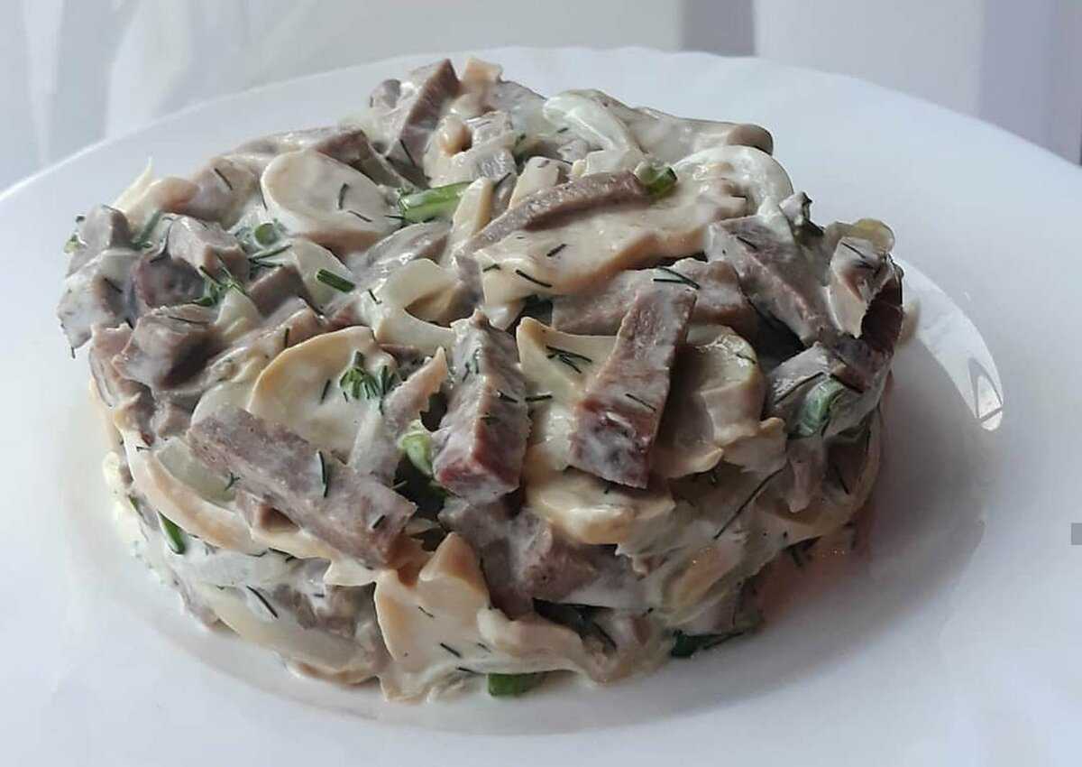Лучшие рецепты салатов с шампиньонами и кукурузой