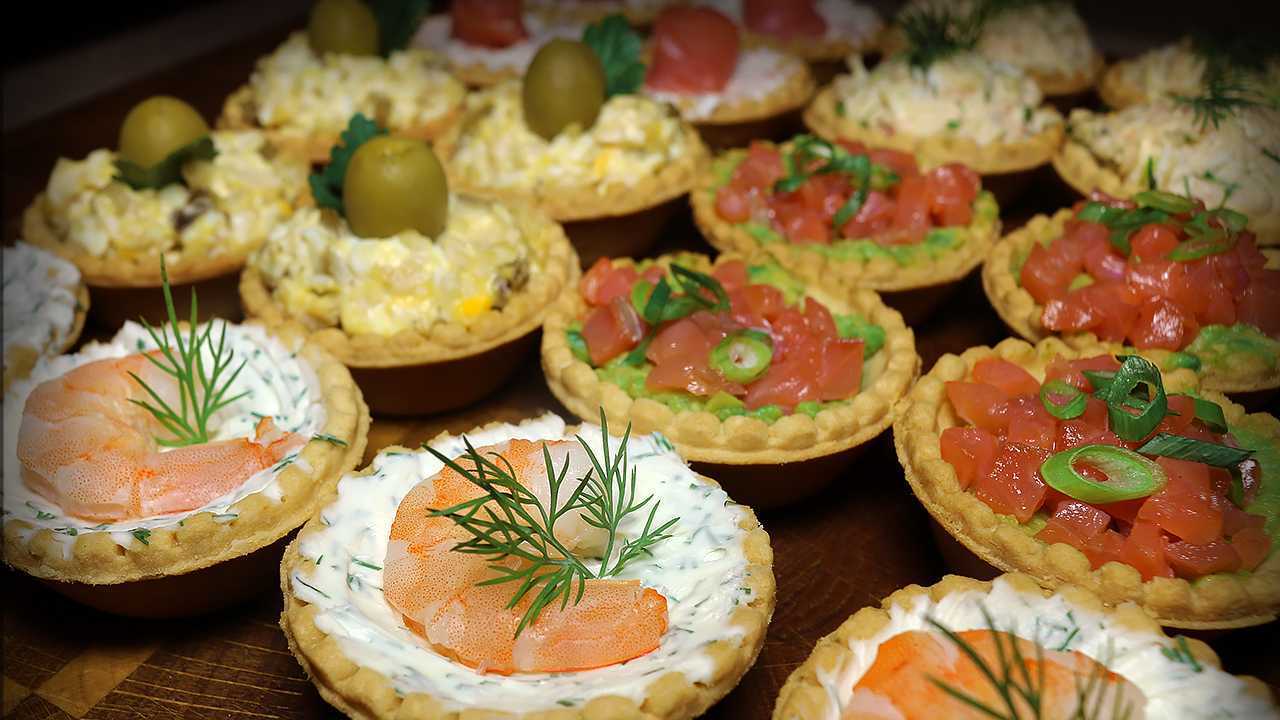 Тарталетки с икрой: простые и вкусные рецепты на праздничный стол