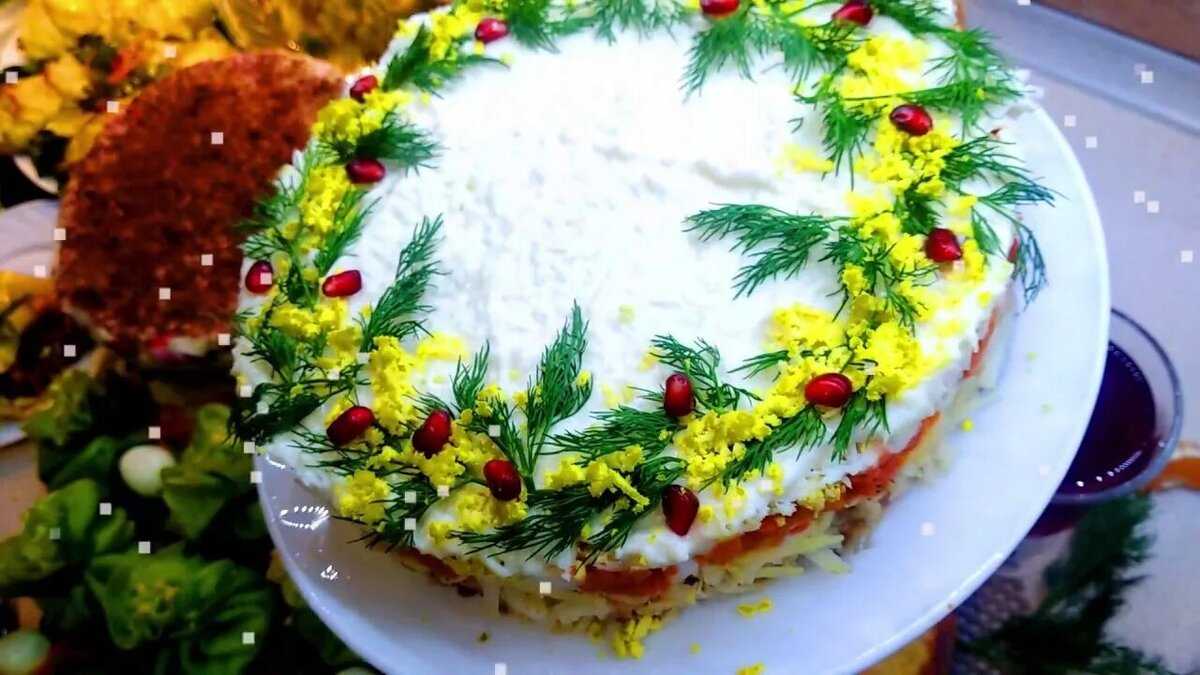 Салат мимоза с рисом и консервой придуман неизвестным кулинаром в 70-х годах Много лет он дополнялся новыми слоями, вновь приобретая актуальность на праздничном столе Самые современные рецепты представлены в этой статье