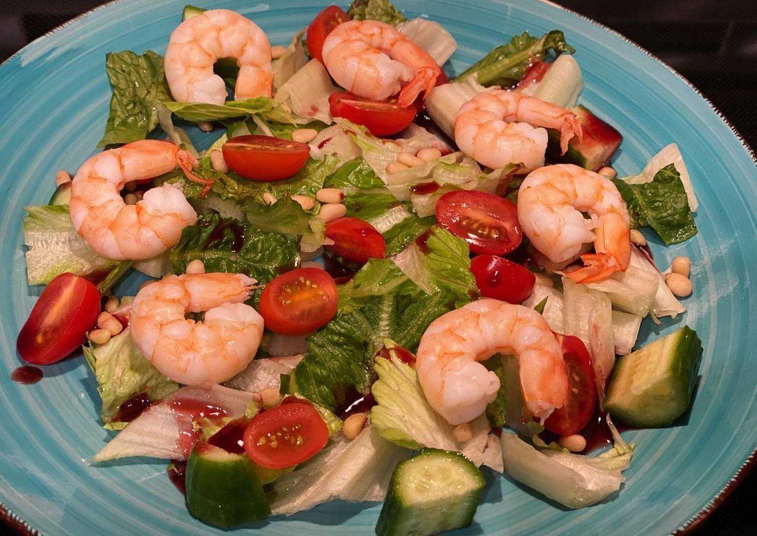 Салат с креветками – 11 простых и очень вкусных рецептов салата из креветок на праздник