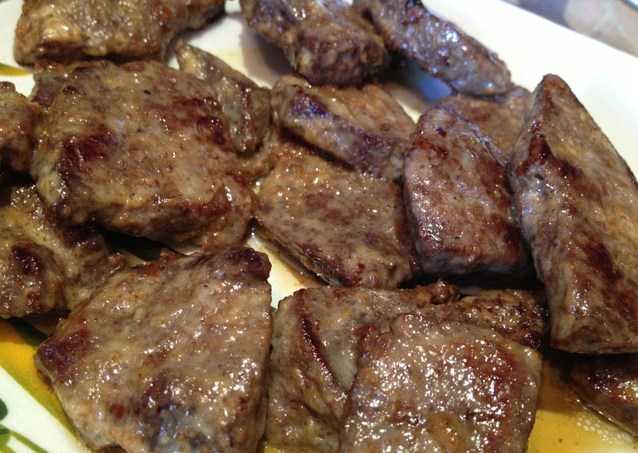 Печень свиная тушеная — как вкусно потушить, чтобы она была мягкая и сочная?
печень свиная тушеная - как вкусно потушить, чтобы она была мягкая и сочная?