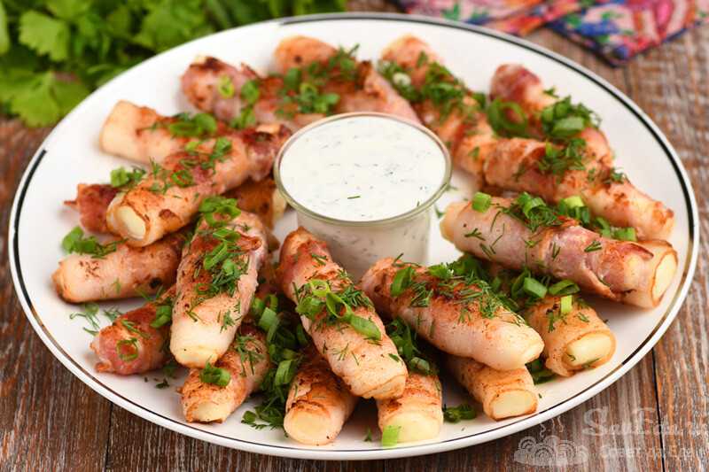 Твисты с сыром и беконом - это вкусная домашняя выпечка из готового слоеного теста Благодаря этому рецепту вы получите пикантную закуску для любого события
