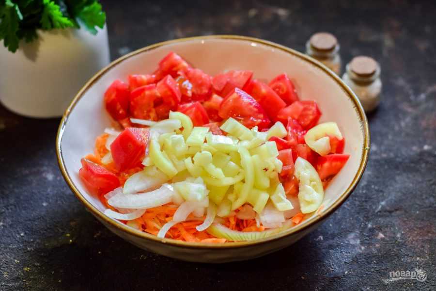Заготовка овощного салата со скумбрией на зиму - рецепт с фото