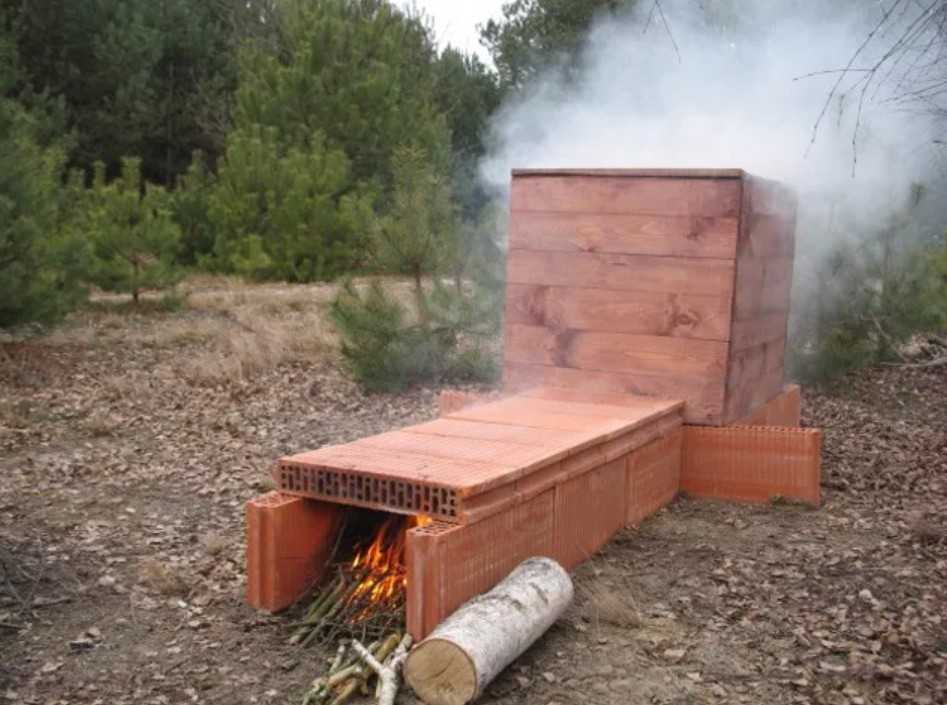 Недорогая и практичная коптильня на даче своими руками