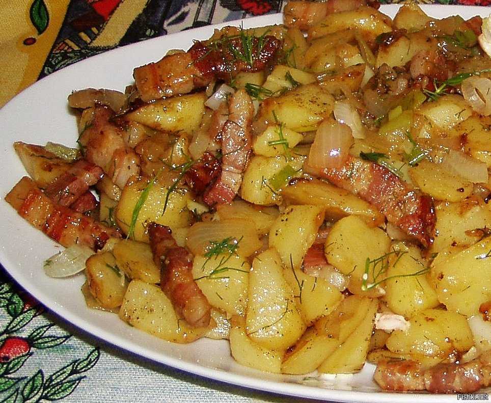 Жареная картошка на сковороде: 5 рецептов с хрустящей корочкой