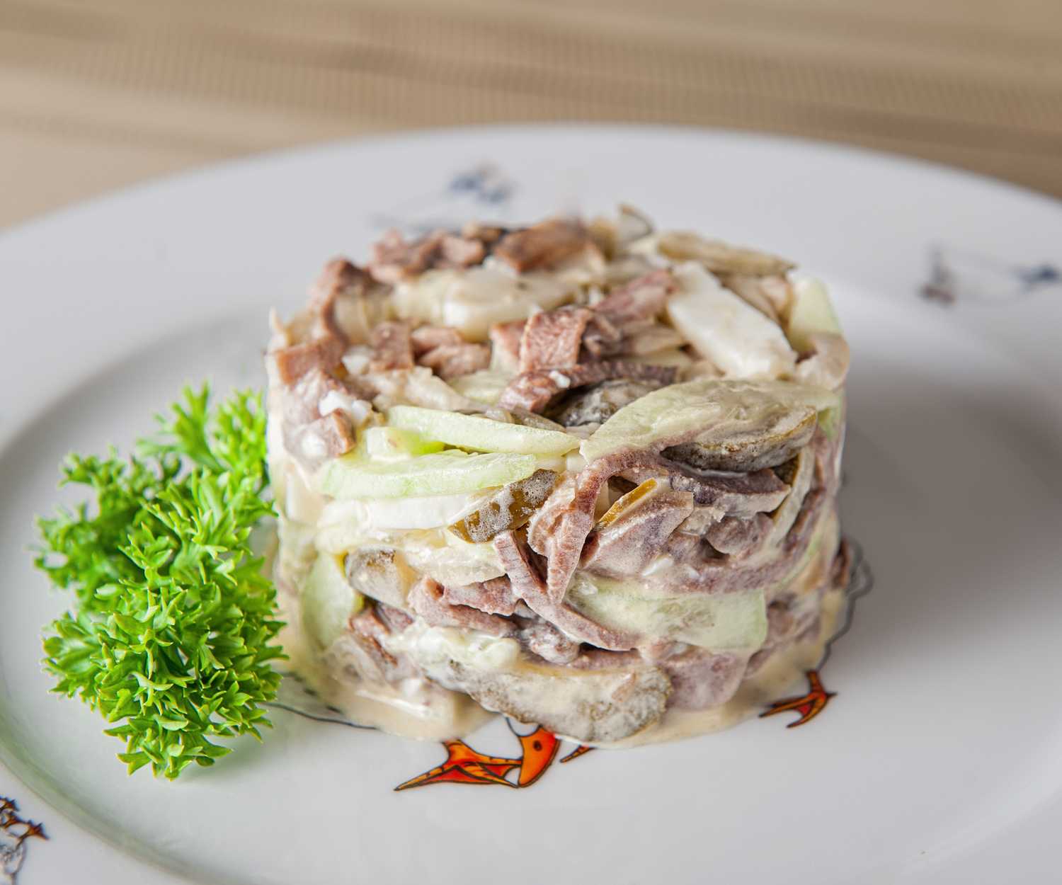 Салат с говяжьим языком – 8 простых и вкусных рецептов