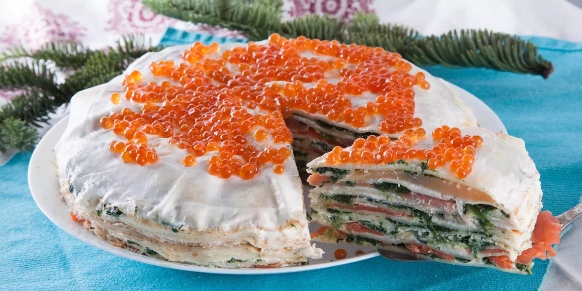 Как испечь несладкий блинный торт - 7 вкусных закусочных тортов