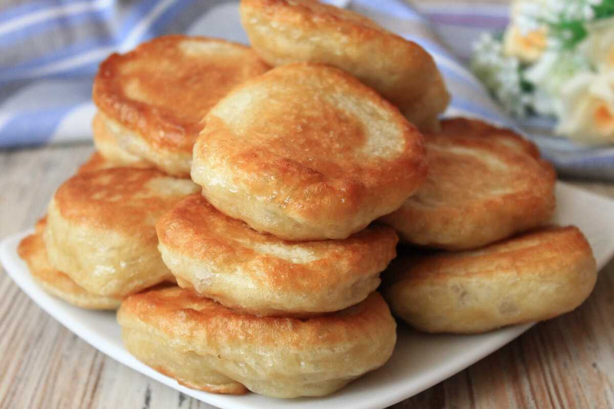 Пышные оладьи на дрожжах – 7 рецептов