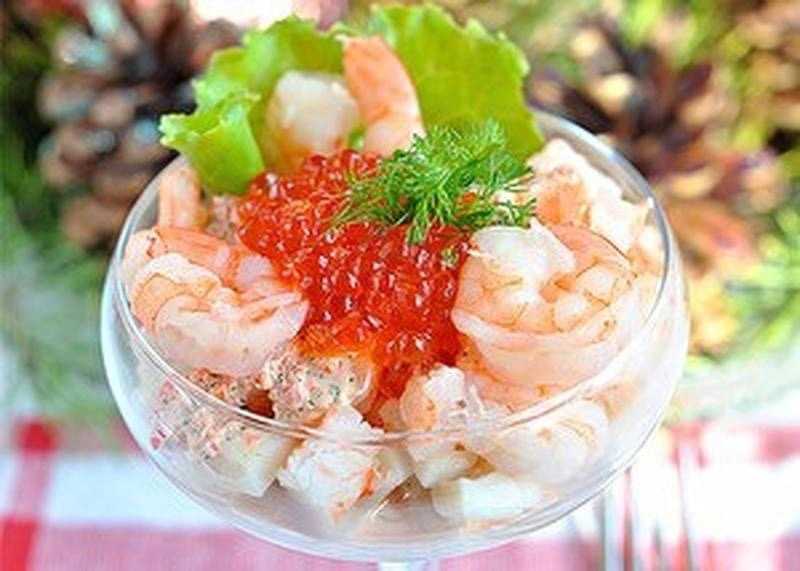 Салат с морским коктейлем