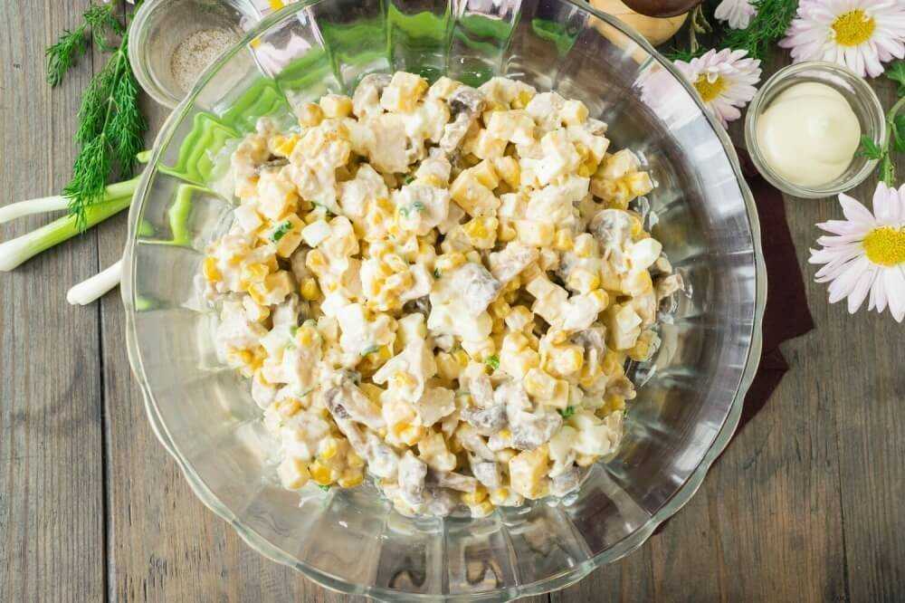 Рецепт салата с курицей и шампиньонами жаренными - bookcooks.ru