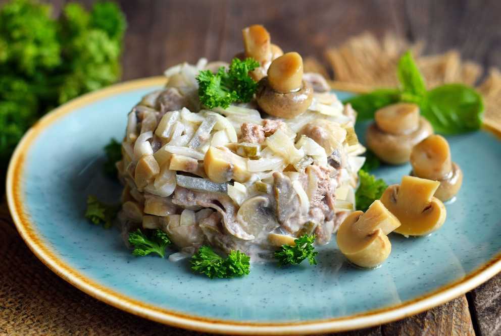 Рецепты салатов из куриной грудки с грибами