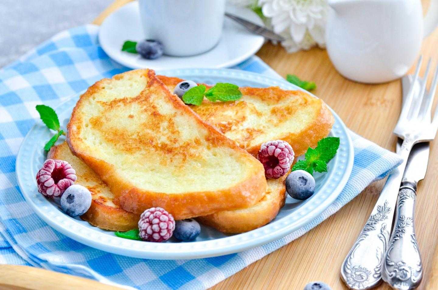 Вкусные гренки, обжаренные в яйце с молоком — обалденная хрустящая корочка!