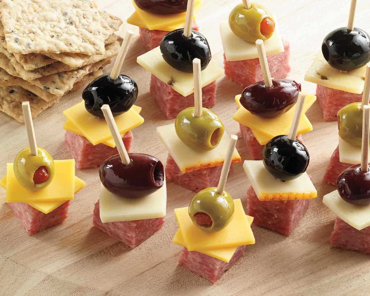 Канапе на шпажках на праздничный стол. простые и вкусные рецепты канапе