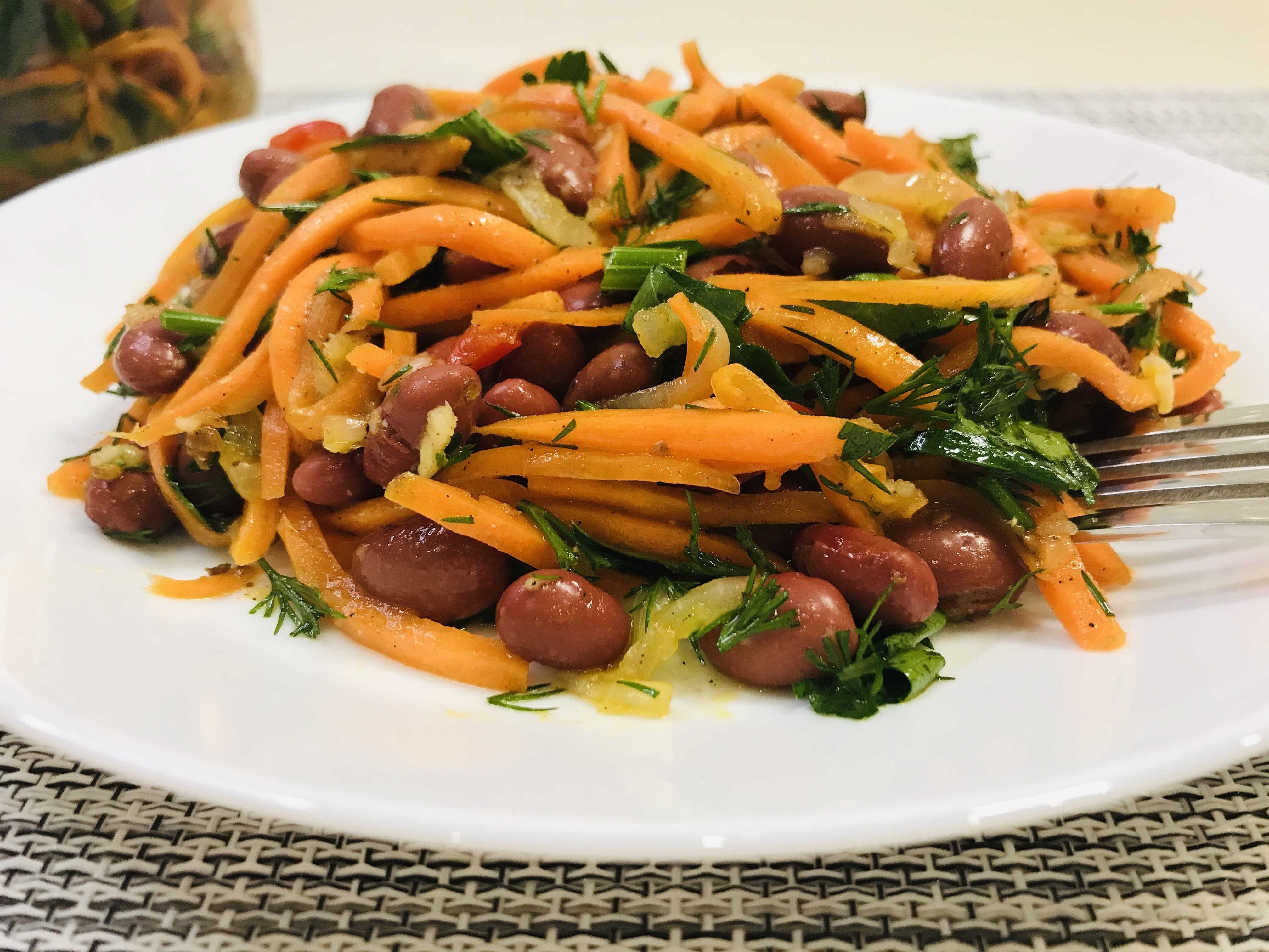 Салат с копченой курицей, корейской морковью и кукурузой - прекрасный рецепт
