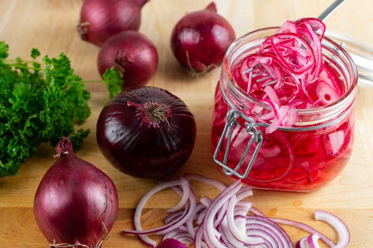 Маринованный лук шалот со свеклой на зиму. рецепт с пошаговыми фото