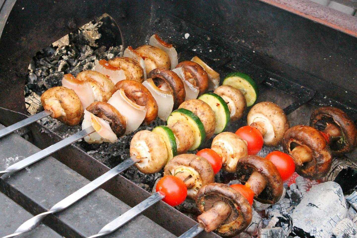 Шампиньоны на мангале: как приготовить на шампурах, на решетке, вкусный маринад