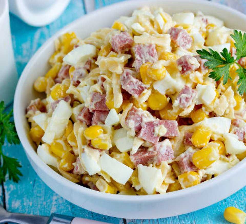 Салат с капустой и колбасой: очень вкусные пошаговые рецепты