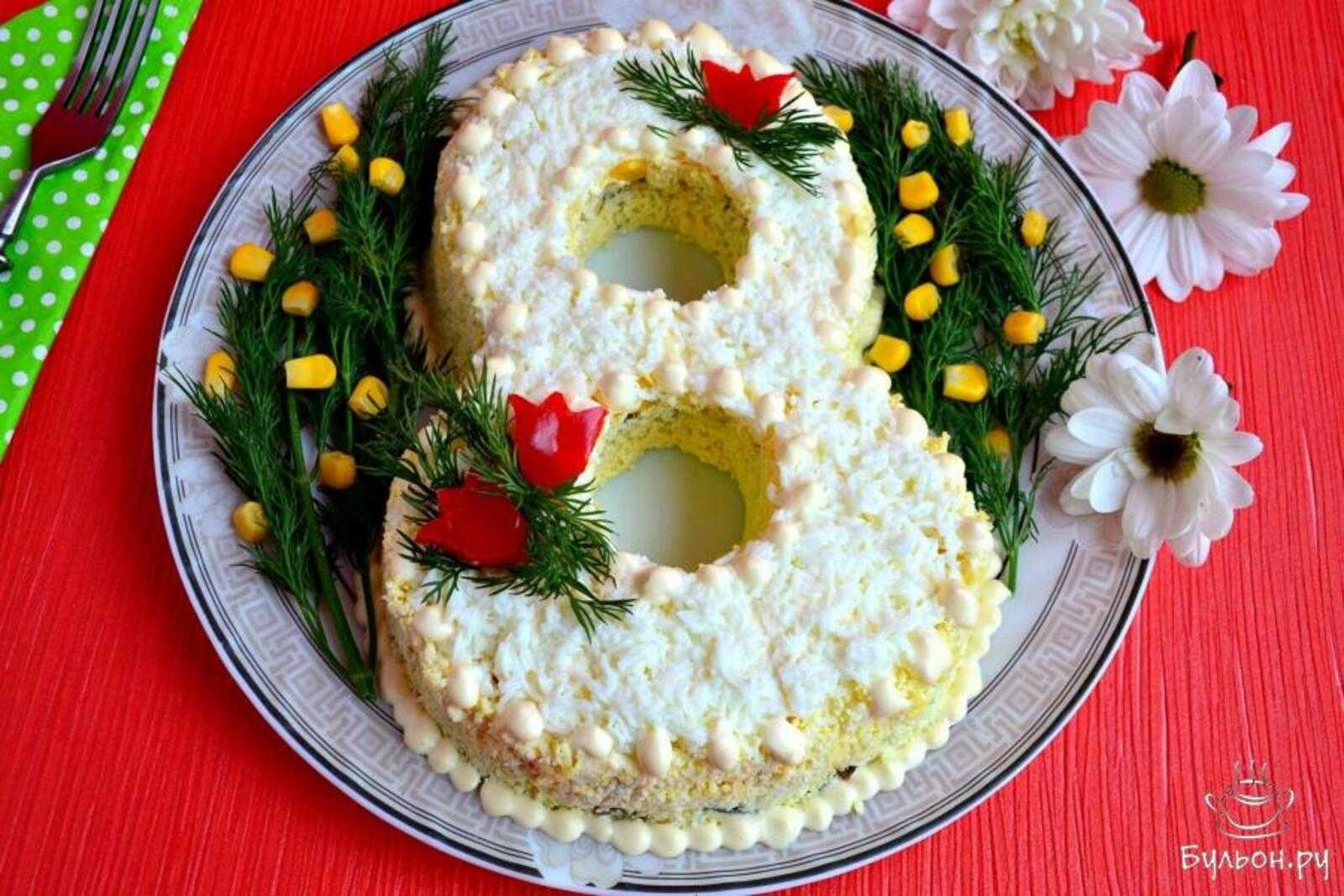 15 вкусных салатов с колбасой и сухариками, которые стоит приготовить