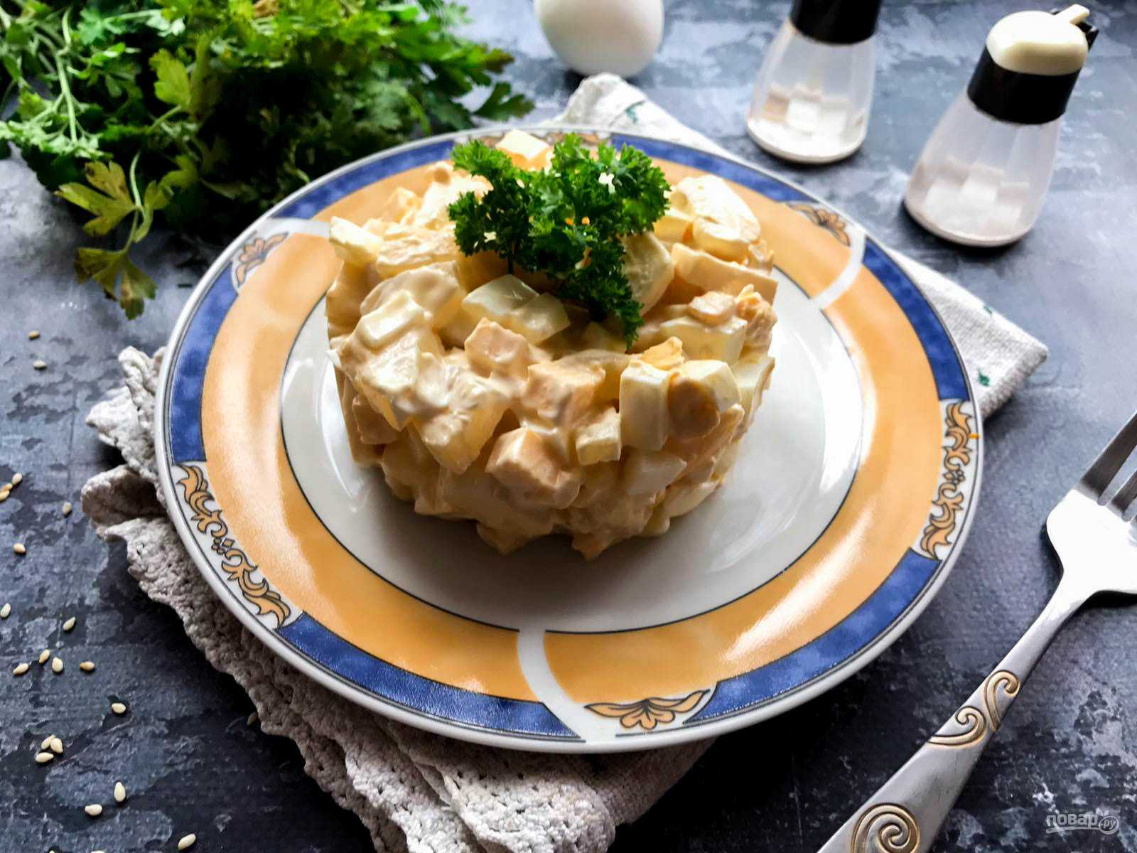Салат с кальмарами и яйцом: 8 самых вкусных рецептов