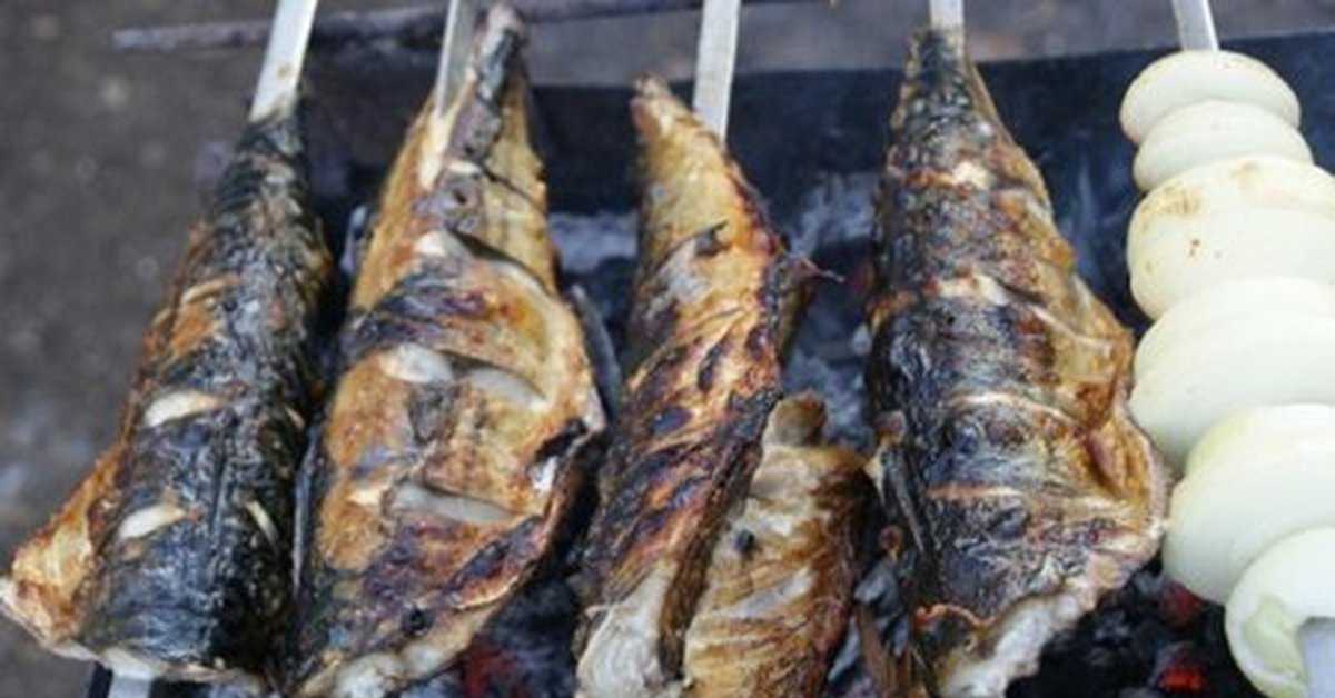 Карп на мангале решетке на углях: 12 рецептов