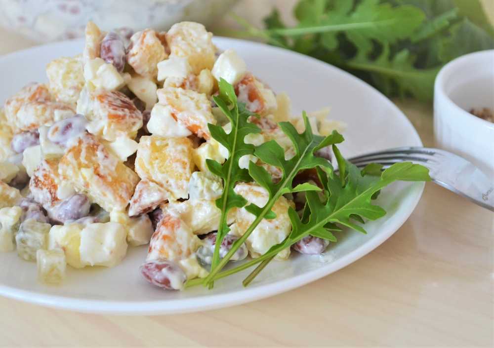 Салаты с копченой курицей и фасолью: 10 лучших рецептов