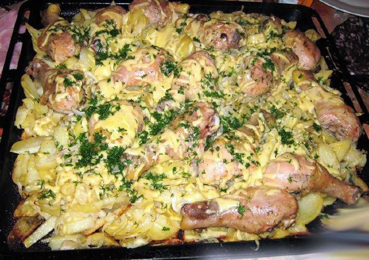 Курица с картошкой в духовке - 8 самых вкусных рецептов
