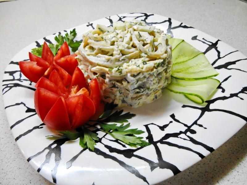 Салат с кальмарами — самые вкусные и простые рецепты