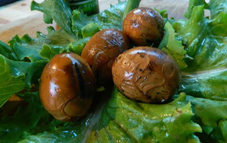 Копченые перепелиные и куриные яйца